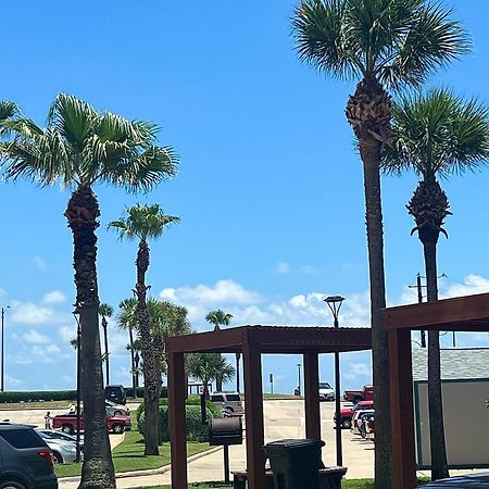 Cozy Galveston Beach Front Condo Exterior photo