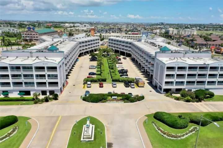 Cozy Galveston Beach Front Condo Exterior photo