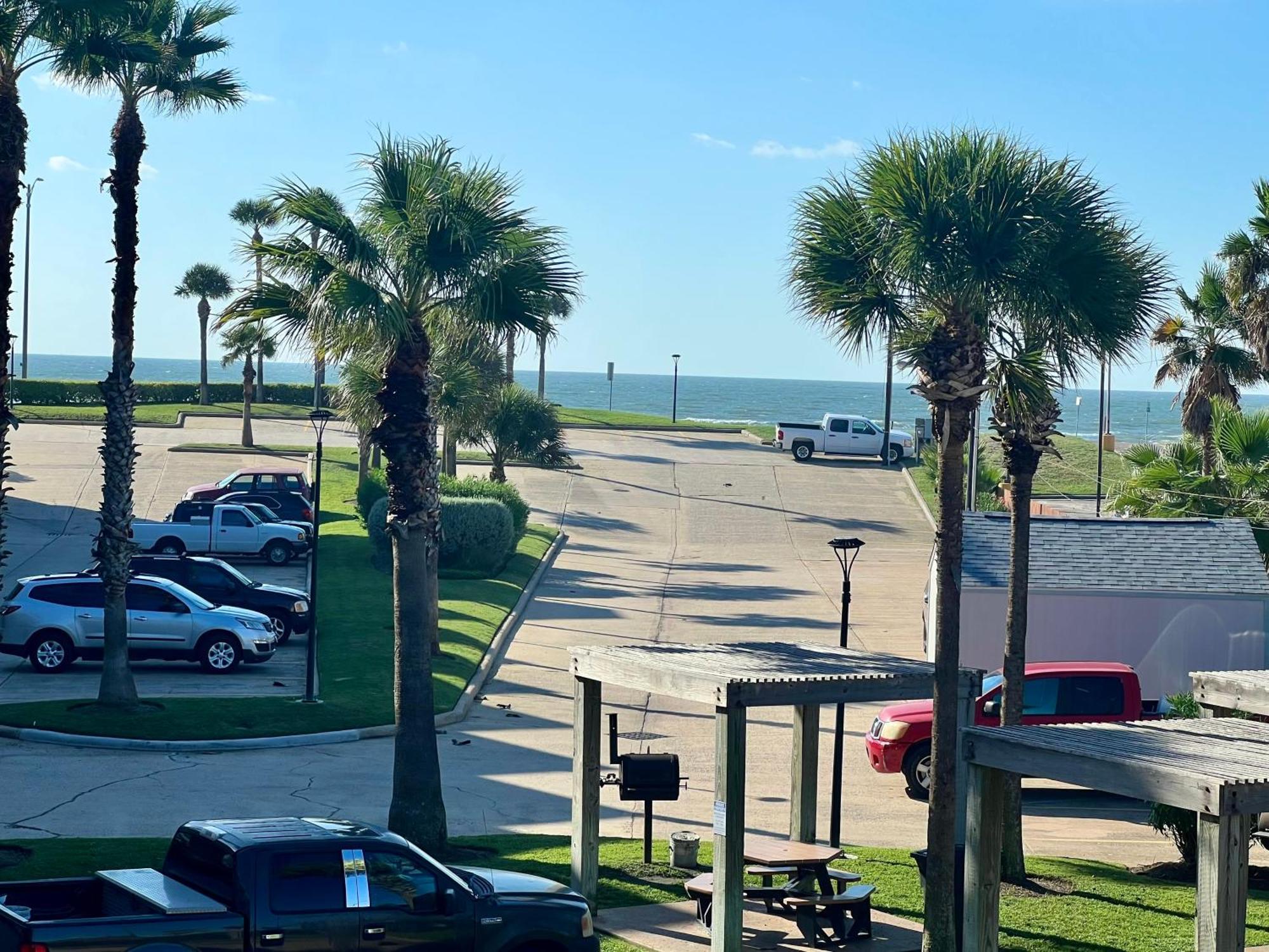 Cozy Galveston Beach Front Condo Exterior photo